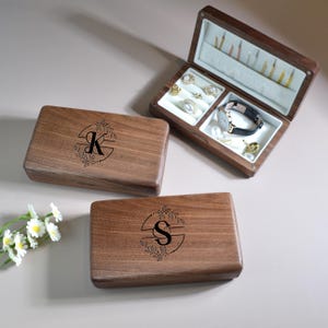 Joyero de madera de nogal personalizado: organizador de joyas portátil para viajes, regalo grabado personalizado para ella, boda, aniversario, cumpleaños