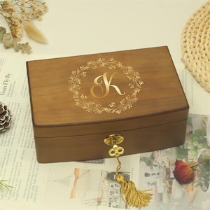 Personalisierte Holzschmuckschatulle für Frauen, Benutzerdefinierte Retro Schmuckschatulle, personalisierte Holzschmuckschatulle mit Schloss und Schlüssel, elegantes Retro Geschenk