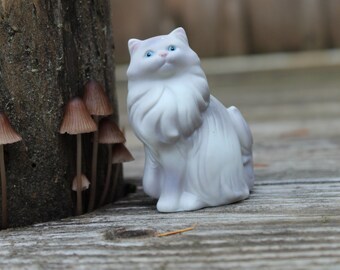 Avon Persian Cat Figurine: 1984 Porcelain Kitty, 3"