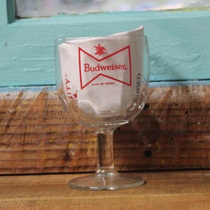 Vintage Budweiser Red Bow Tie Logo Thumbprint Goblet Beer Glass.