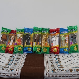 Vintage Star Wars/ PEZ Dispensers /1997 Movie memorabilia -ECU UNOPENED in bags Original Set of 9
