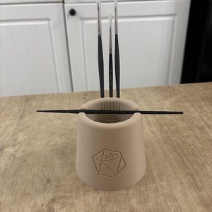 Handmade 3D-Printed Paint Brush Water Pot with Built-In Brush Slots | D20-Inspired Holder for Miniature Painting & Tabletop Gaming