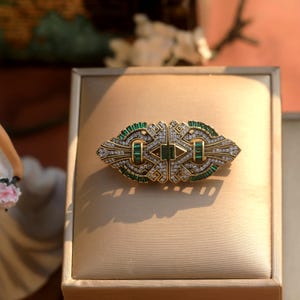 Stunning Art Deco Geometric Fan Shaped Double Clip Brooch Set with White Emerald Green CZ 1920s Vintage Style Gold Plated Antique Great Gatsby