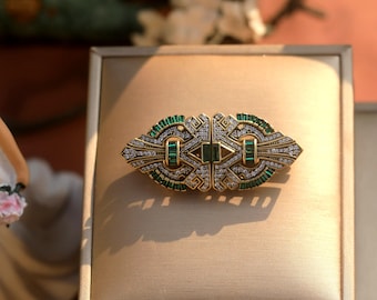 Exquisites Art-déco-Doppelclip-Fächerbroschen-Set mit weißen, grünen, smaragdgrünen, roten und rubinroten Zirkonia, Vintage-Stil der 1920er Jahre, antik vergoldet, Great Gatsby