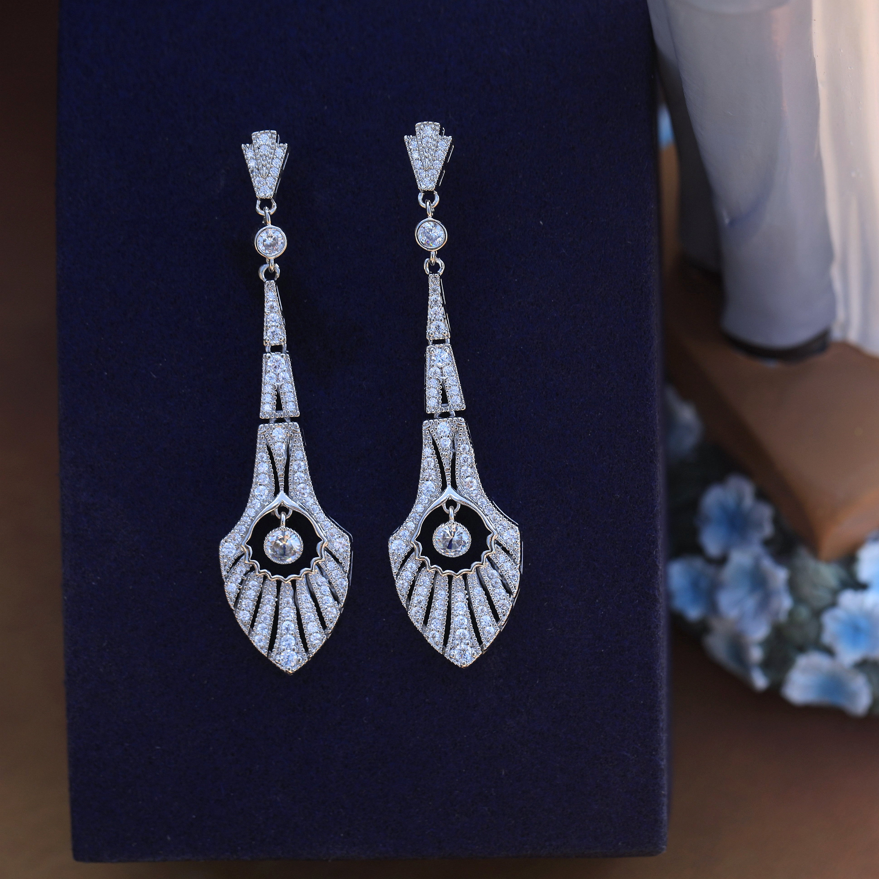 Boucles D'oreilles Clous Style Art Déco éventail - Serties De CZ Blanc, Argenté, Neuves