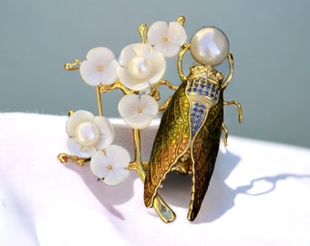 Superb Art Nouveau Brooch A Branch of Small Flower Mother of Pearl White Cultured Pearl Insect Cicada Green Yellow Vintage Style Gold Plated