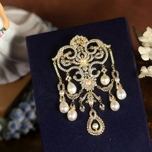 Superb Brooch & Pendant Golden Belle Époque Floral Lace Setting White CZ Real White Cultured Pearl Vintage Style Gold Plated image 1