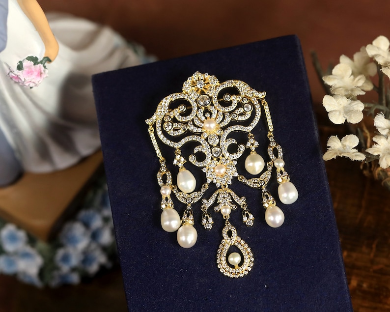 Superb Brooch & Pendant Golden Belle Époque Floral Lace Setting White CZ Real White Cultured Pearl Vintage Style Gold Plated image 1