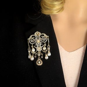 Magnífico broche y colgante Belle Époque dorado Engaste de encaje floral Circonia cúbica blanca Perla cultivada blanca real Estilo vintage Chapado en oro imagen 5