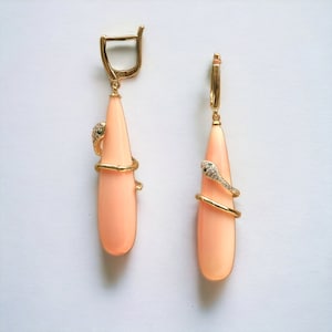 Superb Golden Sleeper Earrings Pale Pink Coral Drop Long Surrounded by a Snake Wedding Vintage Old Style Gold Plated
