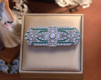 Impresionante broche geométrico grande estilo Belle Époque Art Déco con circonitas cúbicas blancas, verdes y esmeralda en un estilo eduardiano vintage, chapado en rodio, ideal para bodas.
