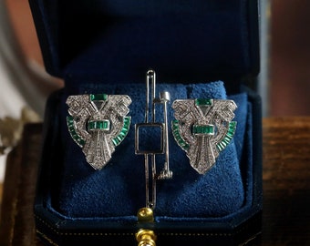 Schitterende Art Deco dubbele clip broche set met smaragdgroene CZ jaren 1920 Vintage Great Gatsby stijl rhodium plated