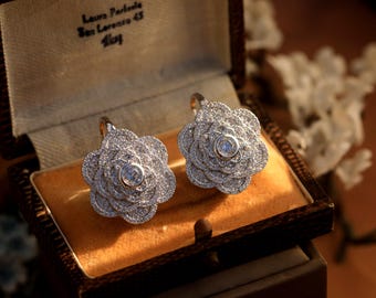 Belle Epoque Silver Sleeper Örhängen med Stor Blomma och Vit CZ Vintage Style Bröllop 1920-tals