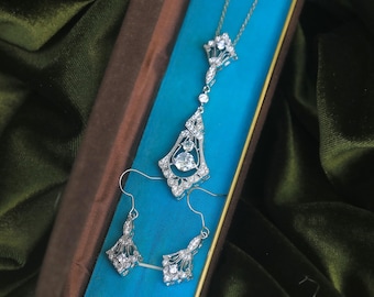 Set composto da collana corta e orecchini, stile Art Déco in argento, design geometrico a lampadario, zirconi bianchi, stile vintage da matrimonio, anni '20.