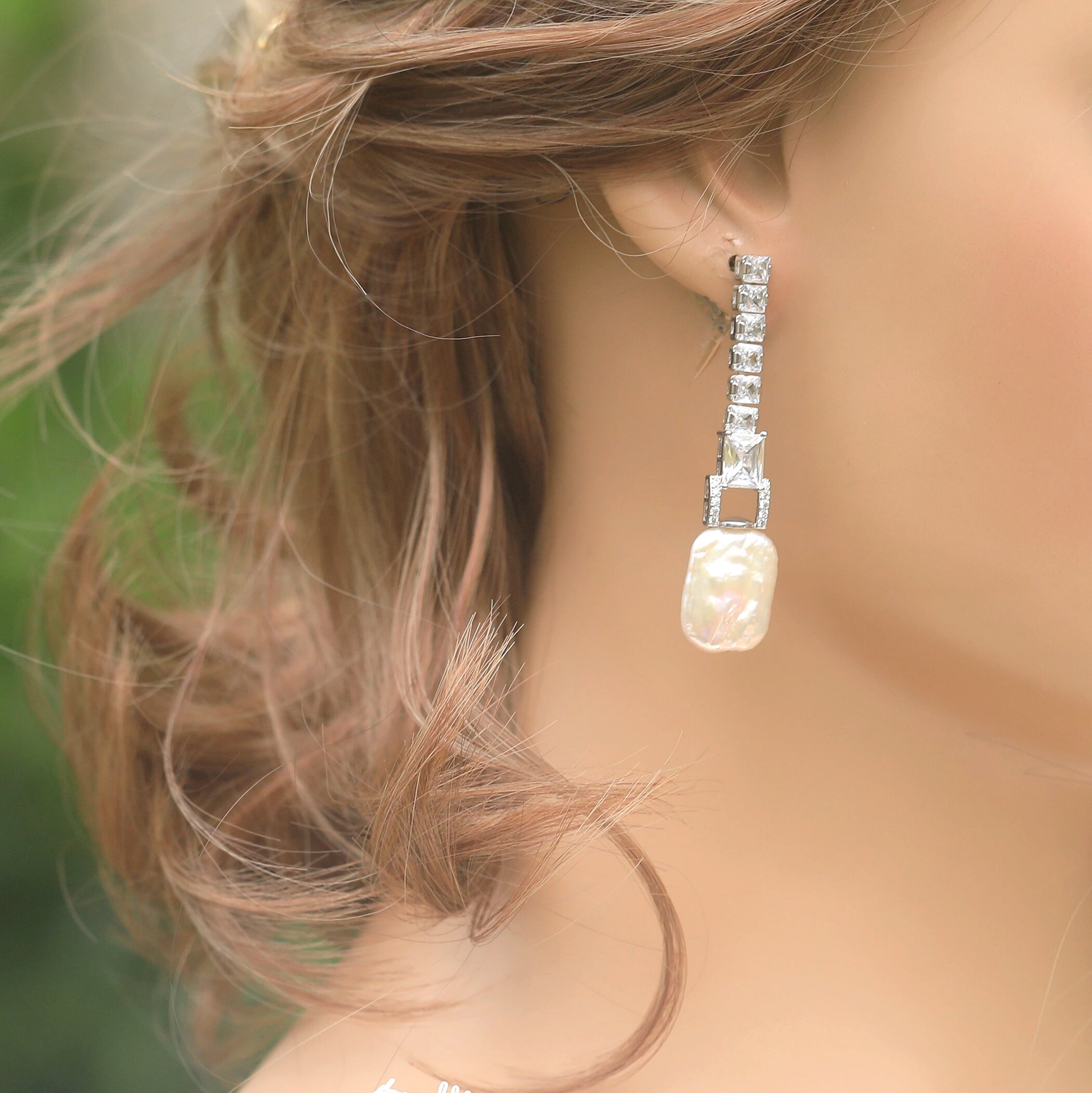 Boucles D'oreilles Longues Pendantes Art Déco - Argenté, CZ Et Perle Blanche - Fantaisie SA1