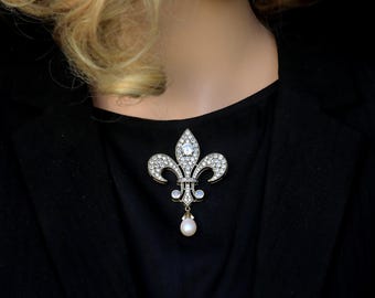 Superb Antique Gold Matt Belle Epoque Art Nouveau Lily Pendant Brooch Set with CZ Baguette White Pearl Natural White Vintage Style Wedding