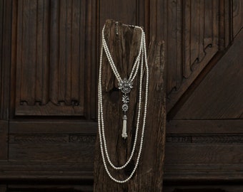 Collana con catena in argento, lunga, con più file di perle finte, in vetro bianco, stile Art Déco, con strass e nappa, stile vintage, anni '20, per matrimonio