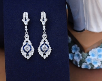 Boucles d'oreille Art Deco Clous Clip on Eventail Serti de CZ Bleu Saphir Taï-chi Vintage Style 1920s Mariage Great Gatsby Légères Rhodié