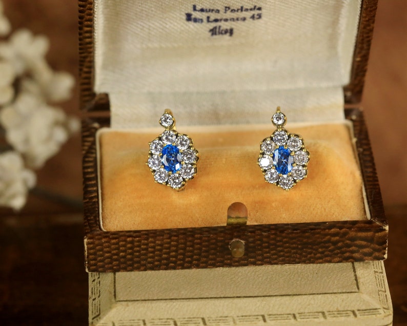 Orecchini Belle Epoque Dormeuses Vermeil Argento Sterling 925 Set floreale ovale CZ Zaffiro blu Stile vintage 1900 Matrimonio leggero immagine 2