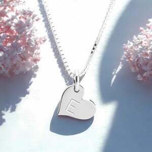 Colar de coração com letra - Prata esterlina 925 ou banhado a ouro 24K Gravação de letra personalizada em um pingente de coração
