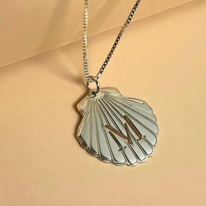 Colar de concha personalizado com pingente inicial - pingente de concha banhado a prata esterlina 925 ou ouro 24K - joias de praia personalizadas