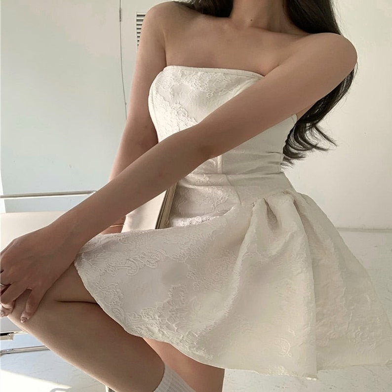 Mini-robe corset élégante unie image 3