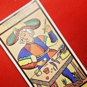 Cartas del Tarot de Marsella de gran tamaño: Guía completa en 4 idiomas / Tiradas de tarot incluidas