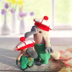 Amigurumi Platypus  in two different sizes,Miniature Platypus ,Platypus in a golf hat,Green trousers are removable ,Crochet Platypus Toys