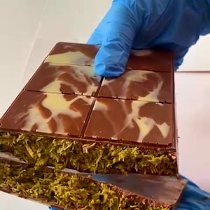 Kunafa pistachio milk chocolate bar - Etsy 日本