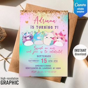 Może przedstawiać: Kolorowe zaproszenie na 7. urodziny z tęczowym tłem i postacią jednorożca, kota i squishmallow. Zaproszenie głosi "Adriana kończy 7 lat!" i "Dołącz do nas i świętuj!" z datą i godziną imprezy.