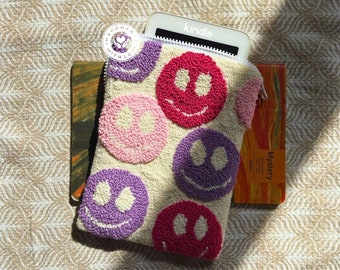 Smile Kindle cover - Embroidered kindle case - Handmade book sleeve - E reader cover - Handmade book cover - Kindle Oasis gift - bookworm