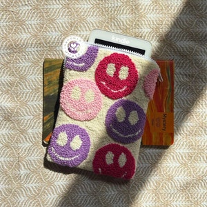 Smile Kindle cover - Embroidered kindle case - Handmade book sleeve - E reader cover - Handmade book cover - Kindle Oasis gift - bookworm