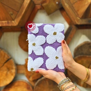 Housse Kindle Daises faite main, étui Kindle Paperwhite, couverture de livre en tissu, pochette Kindle Oasis 11e génération, pochette kindle brodée, cadeau kindle