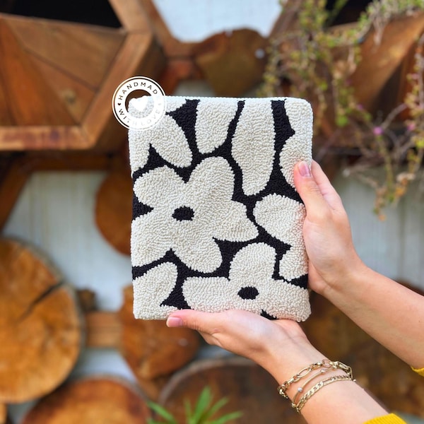 Daisies Kindle case, Kindle Paperwhite 2021/2022 Cover, New Kindle Oasis 11th Generation 2022 sleeve, Fabric book case, E reader cover gifts