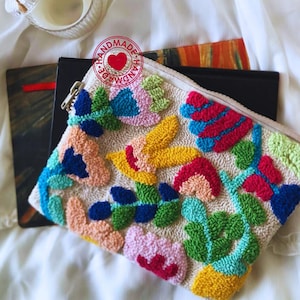 Geborduurd kindle-hoesje - gepersonaliseerde boekhoes - cadeau boekenliefhebber - hoes e-reader - iPad pro-hoesje - handgemaakte tablethoes - boekomslag