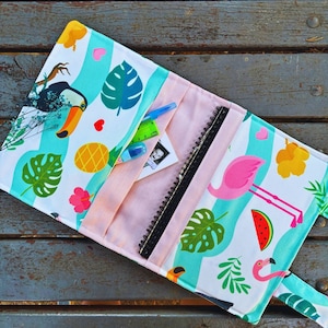 Protège-livre double avec poches, sac pour carnet de voyage, porte-livre fait main, étui Kindle rembourré, accessoires d'été de lecture, cadeau livresque, cartable
