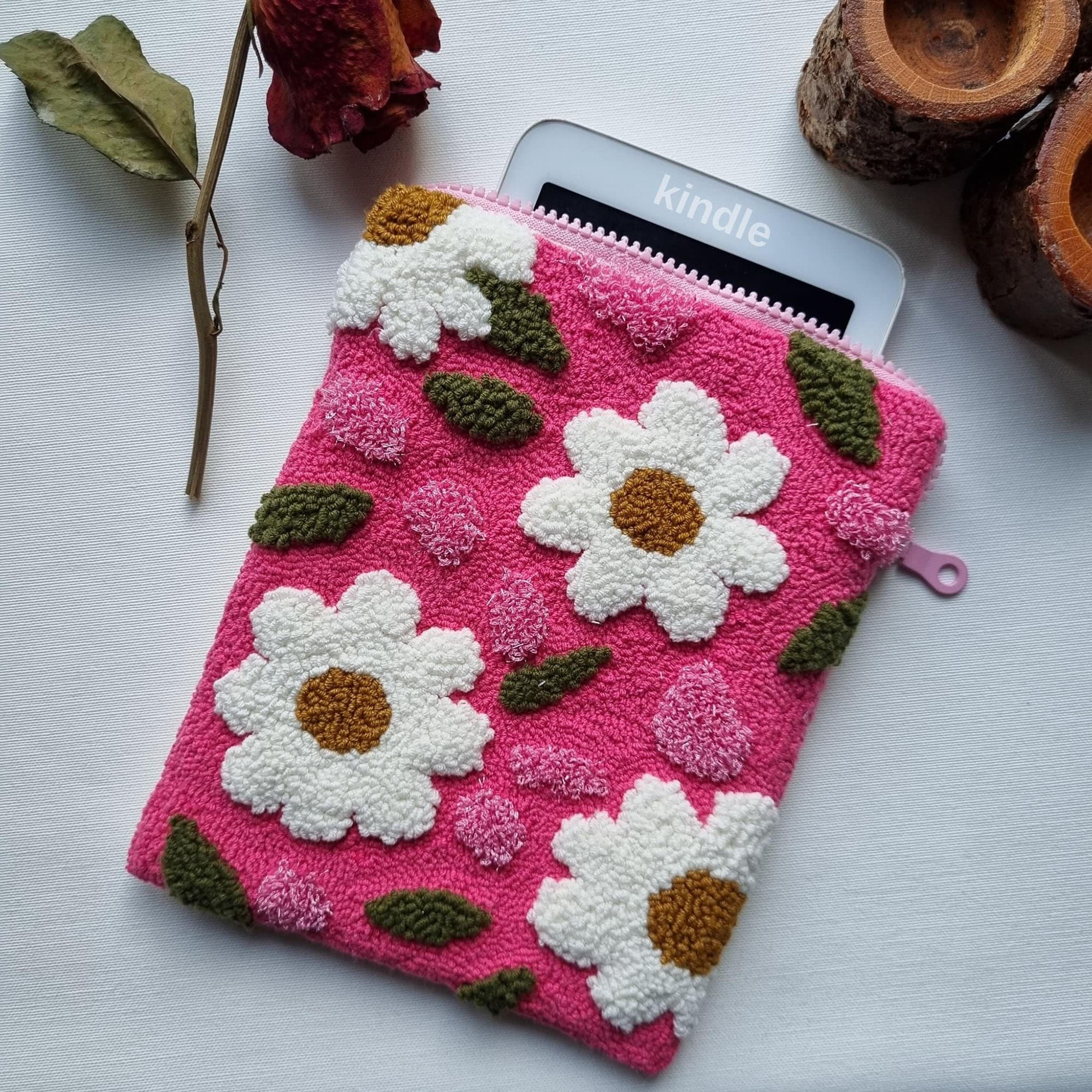 Daisies Kindle cover - kindle paperwhite case - Fabric book cover - Personalized kindle sleeve - Oasis case - kindle accessories gift