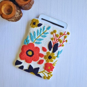 Floral Kindle cover Personalized kindle holder Embroidered kindle case E reader cover embroidered Oasis kindle accessories gift image 4