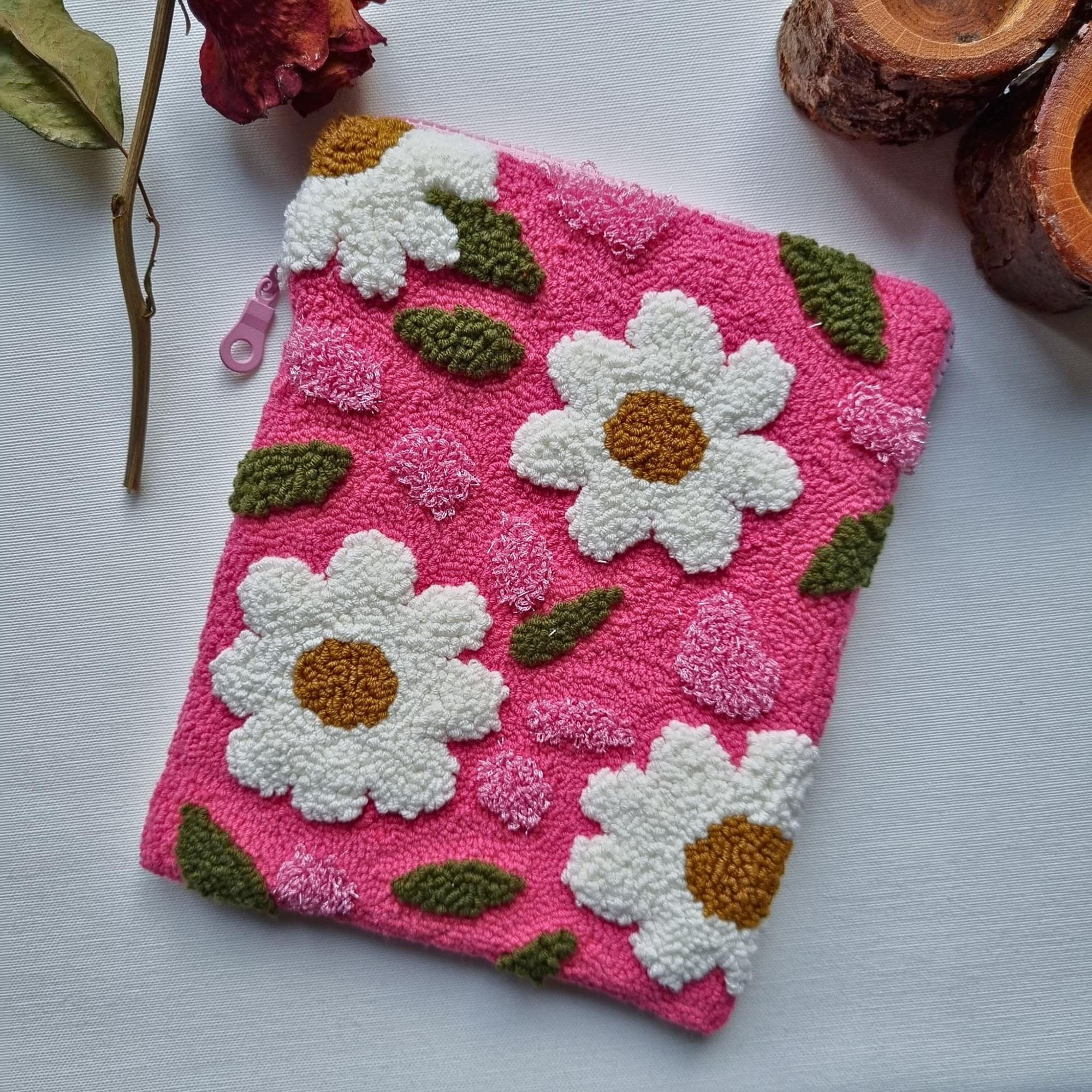 Daisies Kindle cover - kindle paperwhite case - Fabric book cover - Personalized kindle sleeve - Oasis case - kindle accessories gift