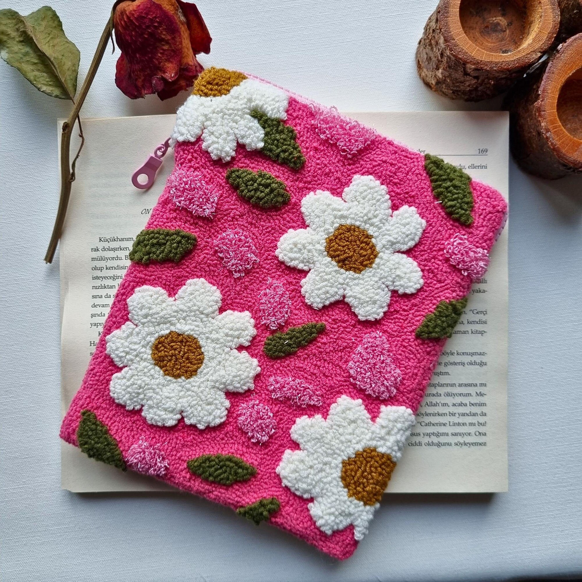 Daisies Kindle cover - kindle paperwhite case - Fabric book cover - Personalized kindle sleeve - Oasis case - kindle accessories gift
