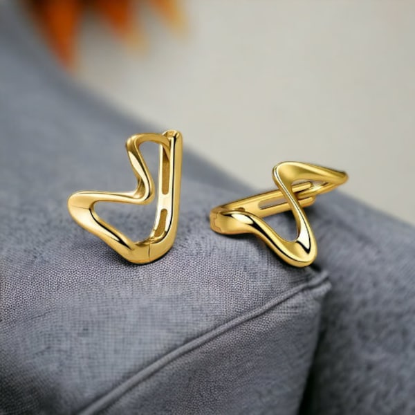 Sterling Silver Wavy Huggie Hoop Earrings | Unique Earrings For Women |Minimalist Geometric Hoop Earrings |Dainty Gold Huggie Hoop Earrings