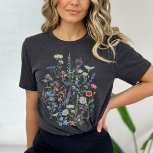 Vintage T-Shirt Pressed Flowers Cottagecore Shirt Aesthetic Boho Floral Tee Wildflowers Nature Lover Gift Plants Botanist Gardener Gift