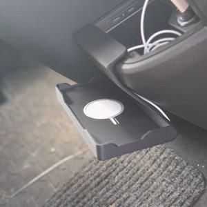 VW T6.1 MagSafe charging station