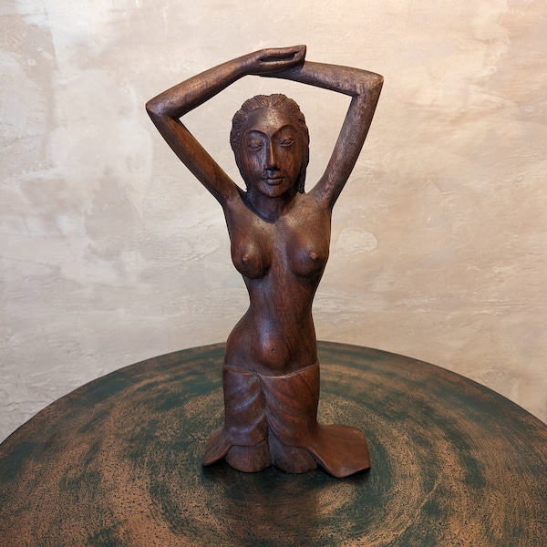 Frau Skulptur aus Suarholz / Handgemacht / 35 cm