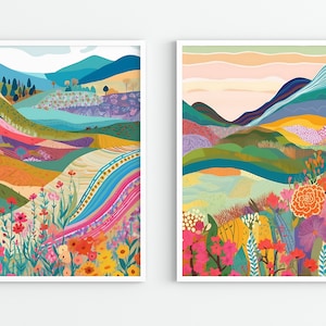 Könnte beinhalten: Zwei farbenfrohe abstrakte Landschaftsbilder mit weißem Rahmen. Die Bilder zeigen eine stilisierte Landschaft mit Hügeln, Bergen und Blumen in Blautönen, Grün, Gelb, Orange, Rosa und Lila.