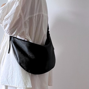 Sac à main en cuir souple pour femme : sac à bandoulière incurvé en forme de lune, à porter au quotidien