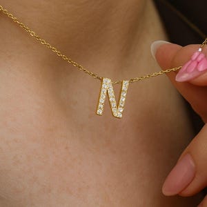 Collar con letras 3D de oro de 14 quilates, colgante con nombre de 14 quilates, dije personalizado con nombre de oro, regalo para ella: joyería delicada