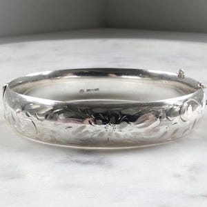Pulsera vintage de plata de ley con grabado floral - Firmada por WRJ
