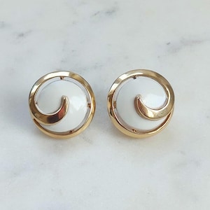 Vintage Crown Trifari Clip-on Earrings in White and Gold