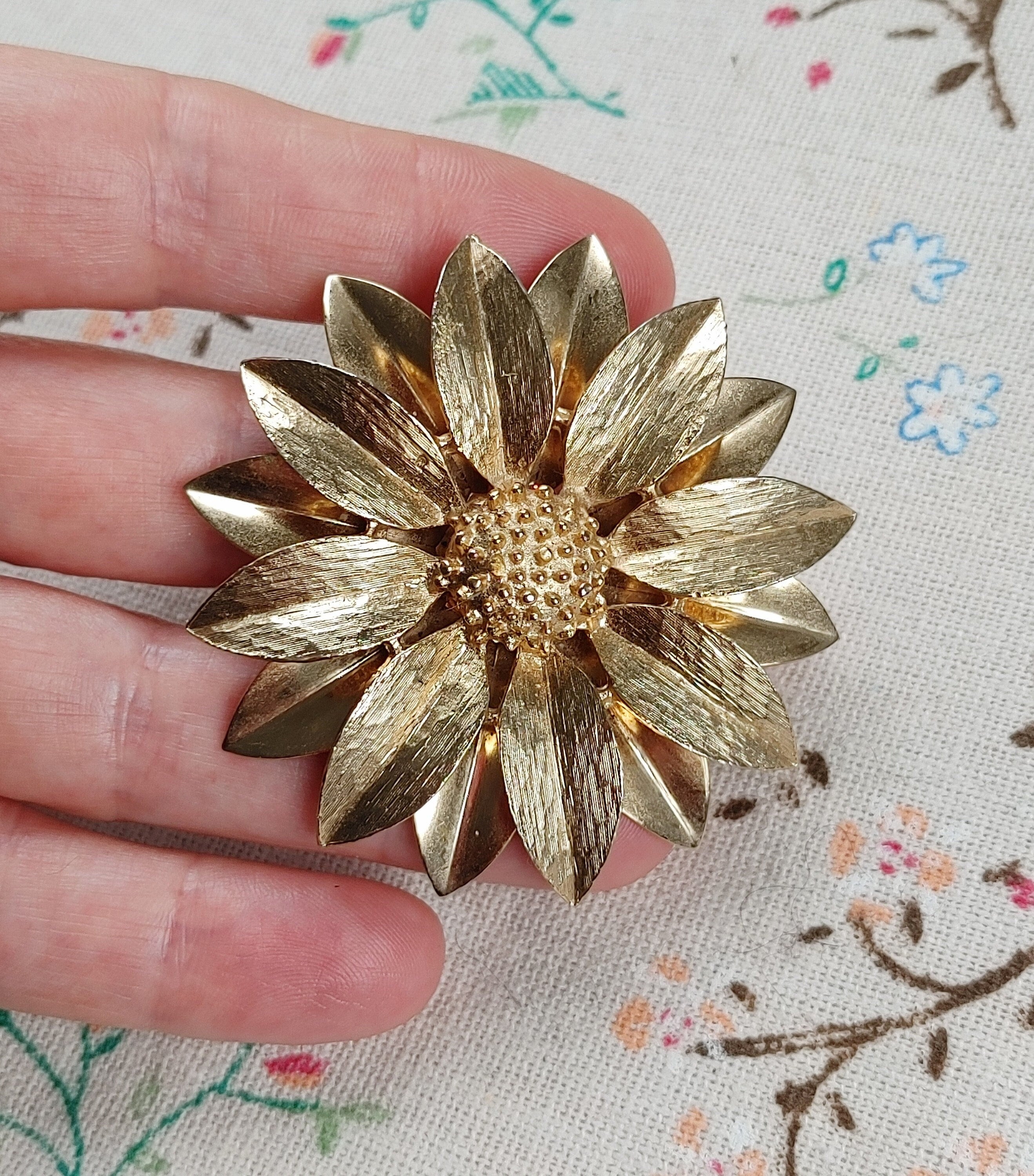 Vintage 1960s Sarah Coventry Large Gold Tone Sunflower Brooch